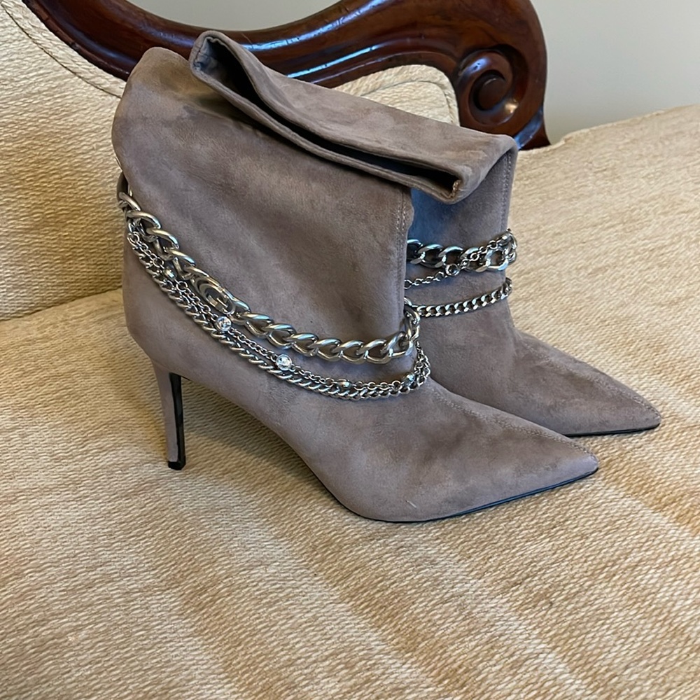 Guess grey suede chain detail mid heel boots NWOT 8.5